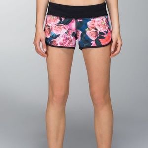 Lululemon Run: Speed Short *4-way Stretch Secret Garden print sz 10